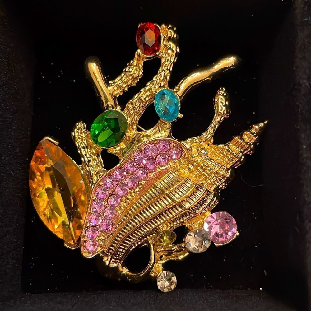 COLORFUL CONCH BROOCH‎